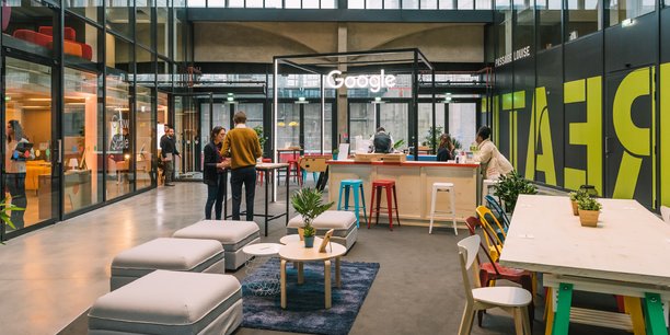 Google dispose d'un espace de 150 mètres carré au sein de Station F, campus de startups situé dans le 13e arrondissement de Paris.