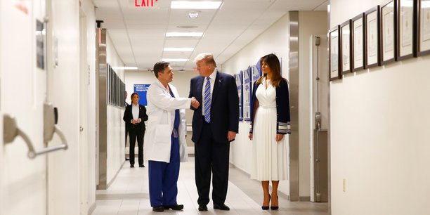 Trump salue le travail incroyable des medecins[reuters.com]