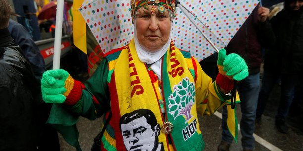 Plusieurs milliers de kurdes manifestent pour afrin[reuters.com]