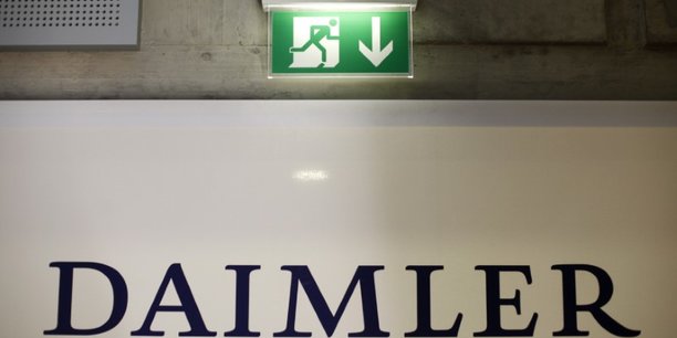 Daimler a utilise des logiciels pour passer les tests antipollution[reuters.com]