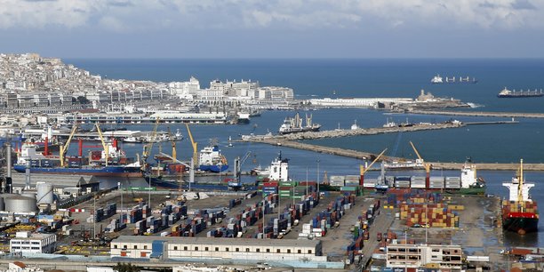 En 2017, l'Algérie a exporté l'équivalent de 665,24 millions de dollars, en grande majorité (92%) des hydrocarbures et elle a importé pour 603,4 millions de dollars du Canada. Ici, une vue du port d'Alger.