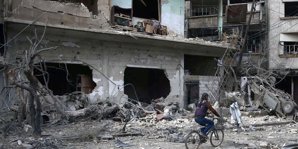 Syrie: l'offensive dans la banlieue de damas continuera, dit l'iran[reuters.com]
