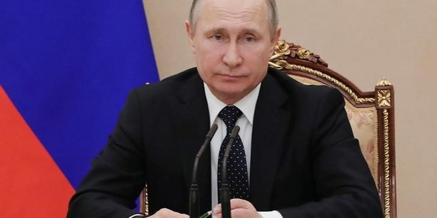 Vladimir poutine devant les electeurs sans programme economique[reuters.com]