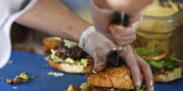 Le hamburger a detrone le jambon-beurre en france[reuters.com]