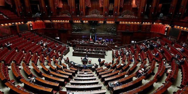 Le parlement italien se reunit demain, l'avenir toujours incertain[reuters.com]