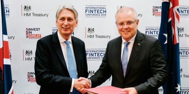 Philip Hammond, le ministre britannique des Finances, à la conférence internationale de la Fintech ce jeudi à Londres avec Scott Morrison, son homologue australien, après avoir signé le pont Fintech entre les deux pays.