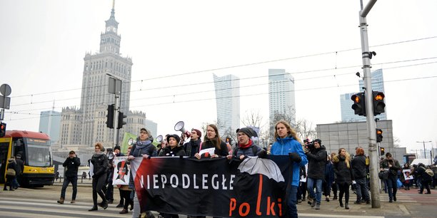 Des milliers de manifestants contre les restrictions a l'ivg en pologne[reuters.com]