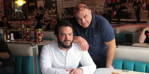 Patrick Soula et son fils Tommy travaillent côte à côte.