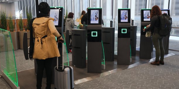 À Toulouse, les passagers peuvent désormais s'enregistrer sur une borne automatique.