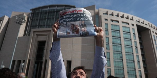 Turquie: 14 employes de cumhuriyet condamnees pour terrorisme[reuters.com]