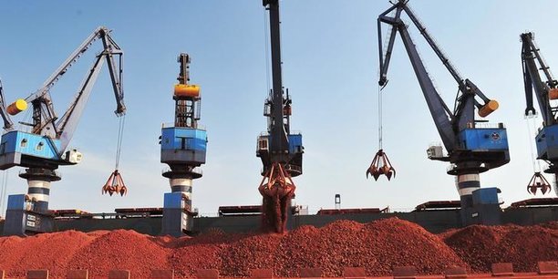 Le groupe chinois Sinohydro est déjà présent dans le secteur minier en Afrique, notammnent dans la province du Katanga en RDC où il détient des participations dans l'exploitation de deux mines de cuivre et de cobalt.