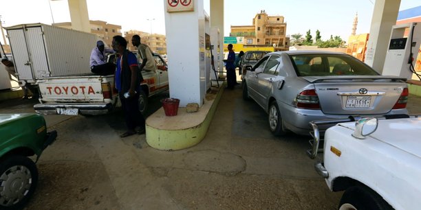 la reprise des activités de la raffinerie de Khartoum devrait atténuer progressivement la pénurie de carburants dans le pays.