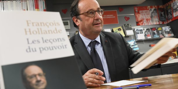 Pendant plus de cinq heures, François Hollande a enchaîné selfies et dédicaces.