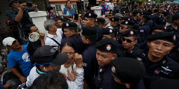 L'opposition manifeste a bangkok quatre ans apres le coup d'etat[reuters.com]