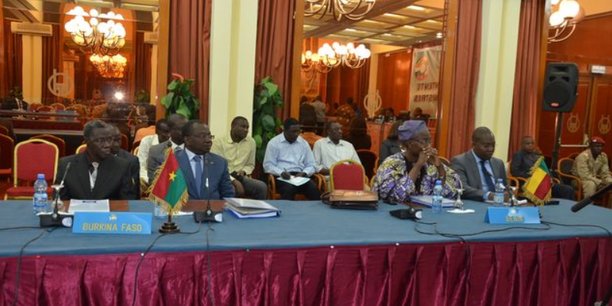 Créé en mai 1959, le Conseil de l'Entente était à l'origine un instrument de solidarité financière et diplomatique entre quatre pays membres  (Côte d'Ivoire ; Niger ; Burkina ; Bénin) qui seront rejoints par un cinquième dès 1966, le Togo.