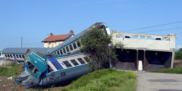 Un train percute un camion dans le nord de l'italie, deux morts[reuters.com]