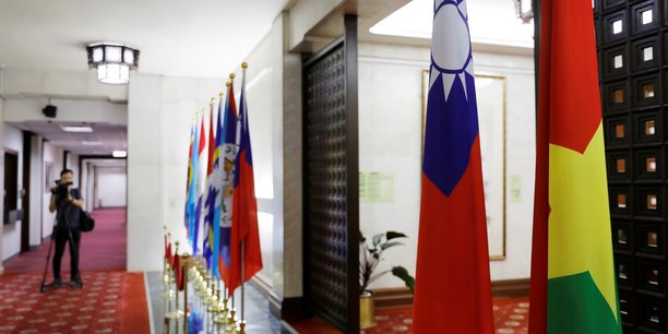 Le burkina faso rompt ses relations diplomatiques avec taiwan[reuters.com]