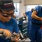 L'année prochaine, les aides à l'apprentissage vont passer à 5.000 euros pour les PME, et 2.000 euros pour les entreprises plus grandes.