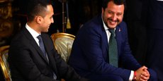 Le vendredi 1er juin, Luigi Di Maio nouveau ministre du Travail et de l'Industrie, sourit à son nouveau collègue de l'Intérieur, Matteo Salvini (à droite) au palais Quirinal.