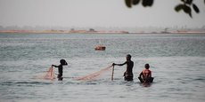 Au Sénégal, le Projet de relèvement d'urgence et de résilience de Saint-Louis financé par la Banque mondiale devrait permettre de réduire la vulnérabilité des populations à l'érosion côtière le long de la Langue de Barbarie.