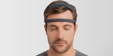 Depuis un an, Dreem (anciennement Rythm) commercialise un bandeau connecté qui, grâce à ses capteurs, mesure l'activité cérébrale et utilise des programmes sonores pour faciliter l'endormissement et améliorer la qualité du sommeil profond.