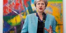 Theresa May a convaincu les défenseurs d'un Brexit dur au sein de son gouvernement de la soutenir sur son projet de zone de libre-échange pour les biens dans l'UE.