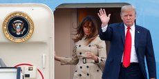 Donald Trump, accompagné de son épouse Mélania, à son arrivée hier soir à Bruxelles à bord de son avion présidentiel Air FOrce One.