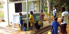 Une station fabriquée par l’entreprise Altech SAFS en Guinée pouvant alimenter en eau de 250 à 1000 personnes.
