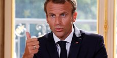 Vous faites une rue, vous allez à Montparnasse, vous faites la rue avec tous les cafés et les restaurants... Franchement, je suis sûr qu'il y en a un sur deux qui recrute en ce moment. Allez-y ! a conseillé Emmanuel Macron à un jeune chômeur.