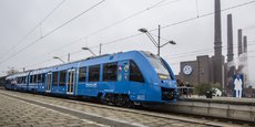 Le Pdg d'Alstom, Henri Poupart-Lafarge, s'est félicité d'une innovation née d'un travail d'équipe franco-allemand, l'illustration d'une fructueuse collaboration transfrontalière, alors que son groupe doit bientôt être absorbé par l'allemand Siemens.