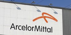 Le géant de l'acier Arcelor Mittal vend son site de Dudelange au Luxembourg et les lignes de finitions de deux sites proches de Liège, en Belgique, à Liberty House.