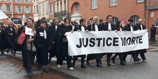Avocats et magistrats ont défilé dans les rues de Toulouse ce mercredi 12 décembre.