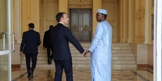 Après avoir plaidé pour la création d'une banque africaine dédiée aux femmes, Emmanuel Macron a retrouvé Idriss Déby Into au Palais de la présidence pour un entretien bilatéral suivi d'un déjeuner élargi aux délégations des deux pays.