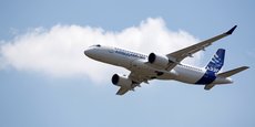 En six mois à peine, les commerciaux d'Airbus, qui ont désormais la responsabilité des ventes, ont gonflé d'un tiers le nombre de commandes de l'A220 (ex-C-Series), cet avion d'une capacité de 100 à 150 sièges, en parvenant à placer en fin d'année dernière 135 appareils auprès de trois compagnies américaines (JetBlue, Moxy -une low-cost en cours de création, et Delta).