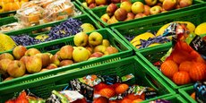 Sur un an, les prix de l'alimentation augmentent de 3,6% en février, après +5,7% en janvier, ralentissant ainsi pour le onzième mois consécutif.