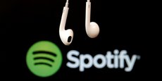 Pour maintenir sa position de leader mondial du streaming audio, avec 207 millions d'utilisateurs, la plateforme suédoise Spotify diversifie ses contenus et se renforce dans le podcast.