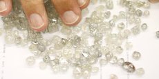 Endiama est une entreprise nationale angolaise, spécialisée dans la prospection, la reconnaissance, l’exploration et la commercialisation des diamants, créée en 1981 en tant que concessionnaire exclusif des droits miniers dans le domaine des diamants.