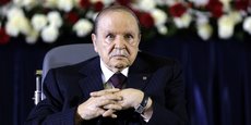 Le président Abdelaziz Bouteflika lors de la cérémonie de prestation de serment à Alger le 28 avril 2014 à l'aube de son quatrième mandat. Parmi les plus grands reproches des Algériens à son égard : ne pas avoir mis à profit la manne pétrolière -les 1.000 milliards de dollars-, qui a duré plus d'une décennie, pour diversifier l'économie.