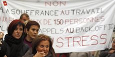 Des employés de France Télécom manifestent à Marseille, le 20 octobre 2009, contre la vague de suicides dans l'entreprise. Laquelle découle, selon eux, des restructurations et de la pression au travail.