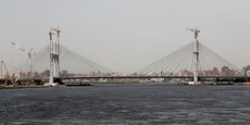 Large de 64,8 mètres, le pont fait partie d'une autoroute s'étendant de la Mer rouge à l'est jusqu'à la côte méditerranéenne au nord-ouest du pays.