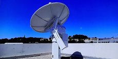 La station TT&C offerte par l'équipementier français Zodiac Data Systems, est installée sur le toit du Centre spatial universitaire de Montpellier.