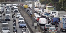 Autrement dit, tous les véhicules des particuliers à essence âgés de plus de 24 ans et les véhicules diesel Euro 1, 2 ou 3, de plus de 15 ans, sont désormais bannis du périphérique, de la ville de Paris et des communes desservies par l'A86 du lundi au vendredi de 8 à 20 heures.
