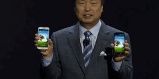 Le Galaxy S IV présenté par J.K Shin, responsable du département mobile de Samsung / DR