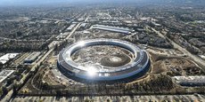La Silicon Valley avec, au premier plan, le nouveau siège d'Apple en forme d'anneau, en cours d'achèvement sur cette photo du 13 janvier 2017