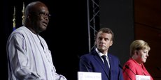 Roch Marc Christian Kaboré, Emmanuel Macron et Angela Merkel, lors de la conférence de presse organisée le 25 août 2019, en marge du Sommet du G7 à Biarritz en France.