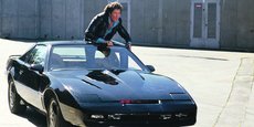 Dans K2000, série télévisée américaine des années 1980, Michael Knight (David Hasselhoff) combat le crime avec son bolide équipé d’une intelligence artificielle.