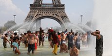 A cause de l'artificialisation des sols et d'infrastructures inadaptées, le risque de décès lié à des chaleurs exceptionnelles est 18 % plus élevé dans les communes les moins arborées, alerte l'Agence Parisienne du Climat.