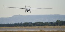 L'armée de Terre doit recevoir quatorze exemplaires du drone Patroller et cinq stations de contrôle capables de surveiller une zone sur un rayon de 150 kilomètres avec une autonomie de quatorze heures.