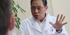 Zhong Nanshan est un épidémiologiste de 83 ans, célèbre pour avoir lutté contre l'épidémie de Sras (Syndrome respiratoire aigu sévère), également causée par un coronavirus et qui avait fait près de 800 morts à travers le monde en 2002-2003. Il s'est montré optimiste sur un prochain ralentissement de la propagation du coronavirus de Wuhan.