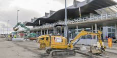 Devant l'aéroport de Bordeaux Mérignac, les travaux commencent pour préparer l'arrivée du prolongement de la ligne A du tramway au printemps 2022.